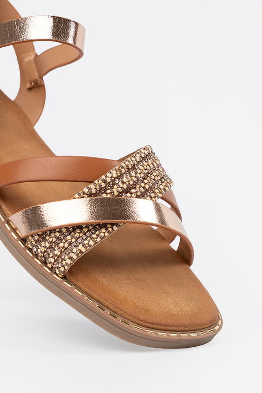 Naiste kontsaga sandaalid avatud...