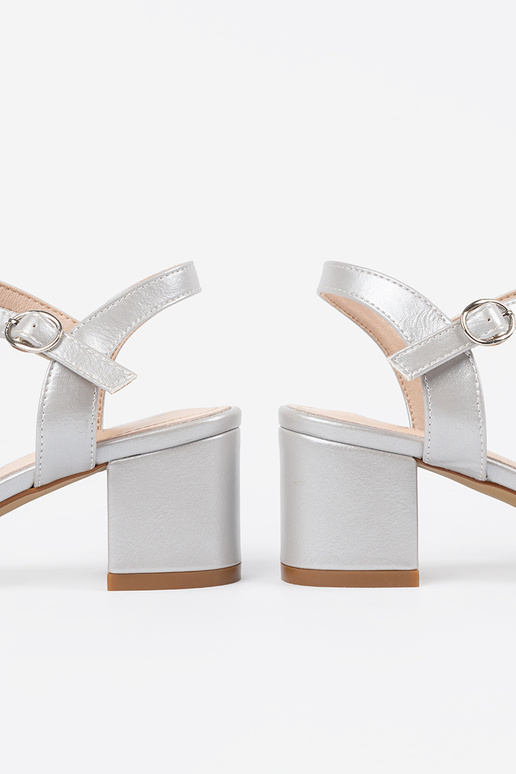 Kuldne naiste sandaalid madalal...