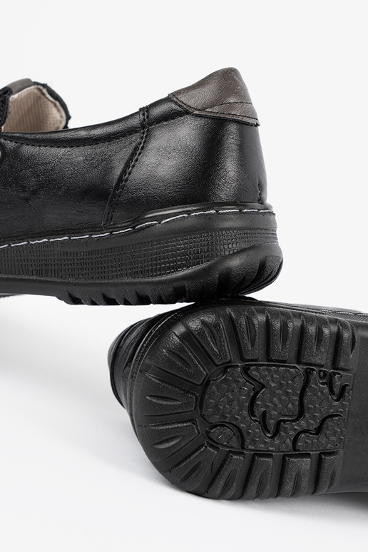 Mustad naiste madalad kingad