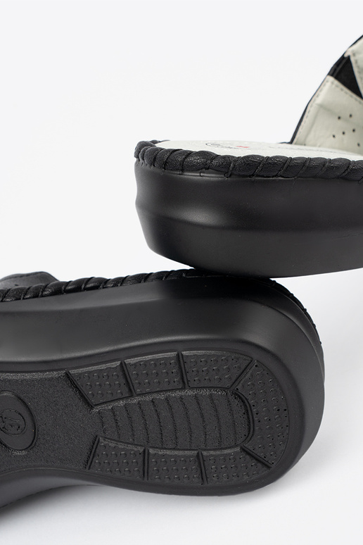 Sussid nahast sisetaldadega musta...