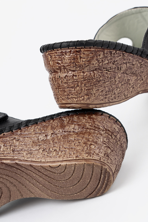 Sussid platvormiga lõikega musta värviga