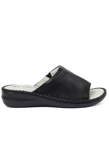 Naiste mustad sussid...