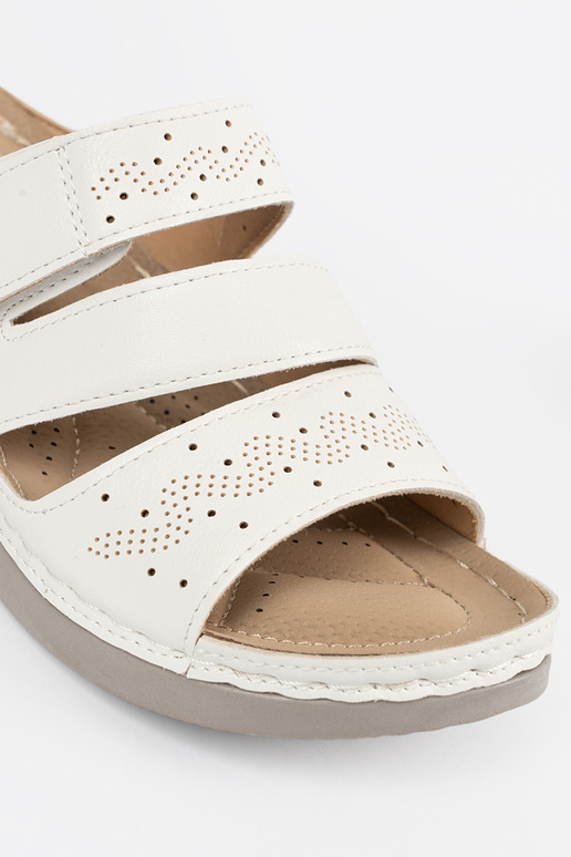 Madala platvormiga sandaalid valge värvi