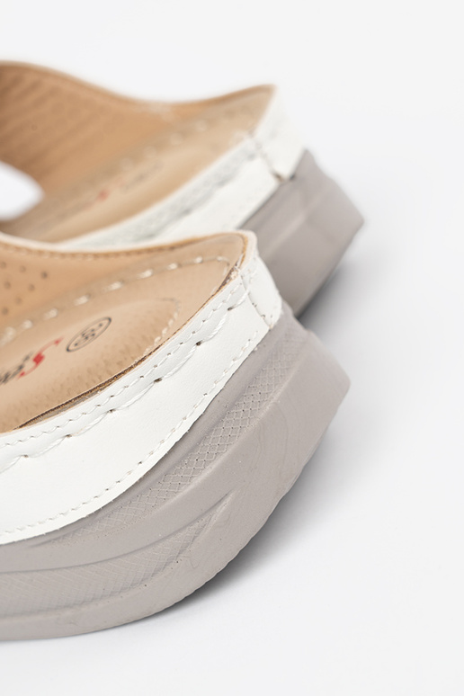 Madala platvormiga sandaalid valge värvi