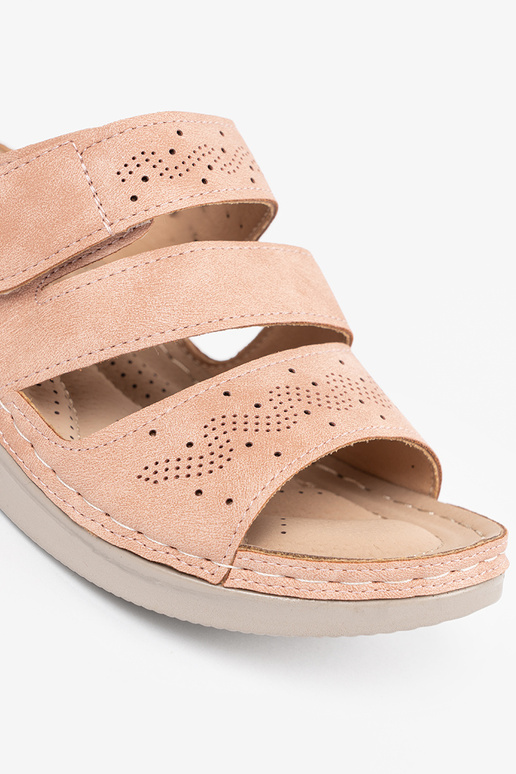 Madala platvormiga sandaalid roosa värvi