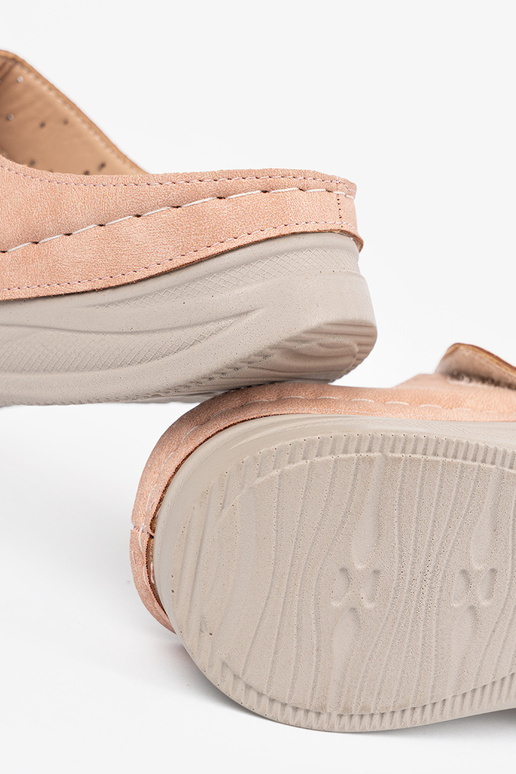 Madala platvormiga sandaalid roosa värvi