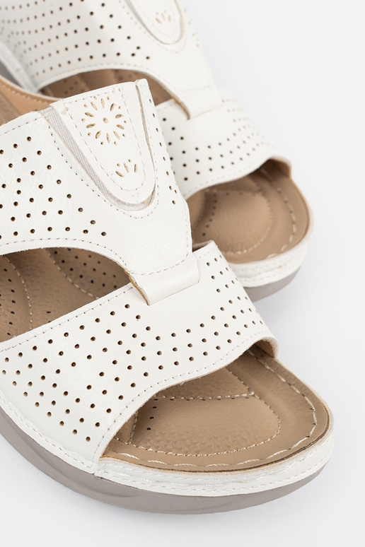 Mugavad sandaalid varustustega valge...