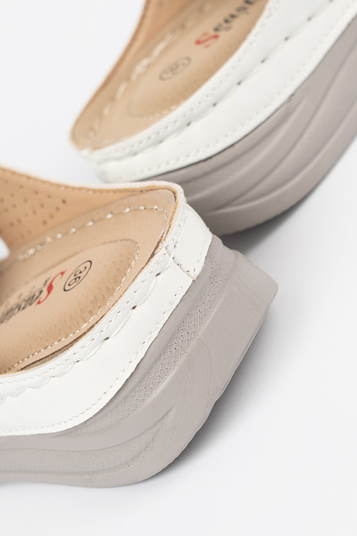 Mugavad sandaalid varustustega valge...