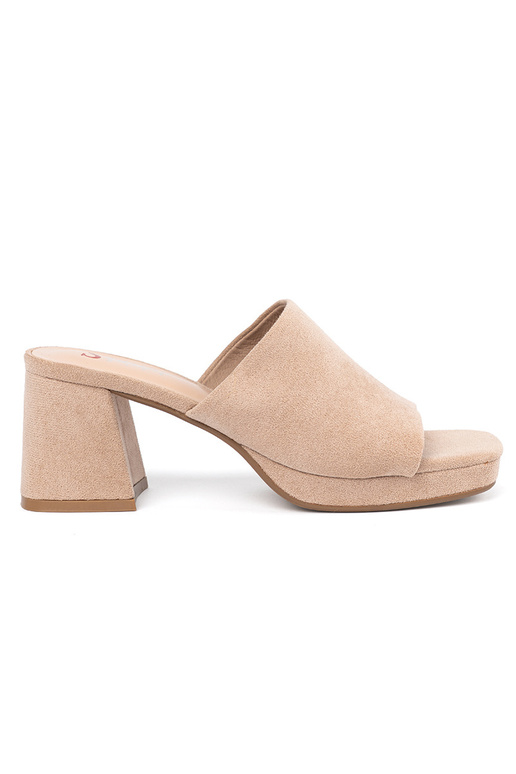 Naiste sandaalid kõrgete kontsadega...