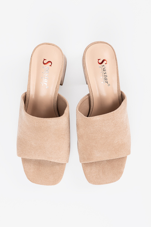 Naiste sandaalid kõrgete kontsadega...