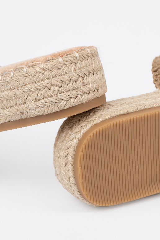 Sussid beež punutud platvormiga pandlaga