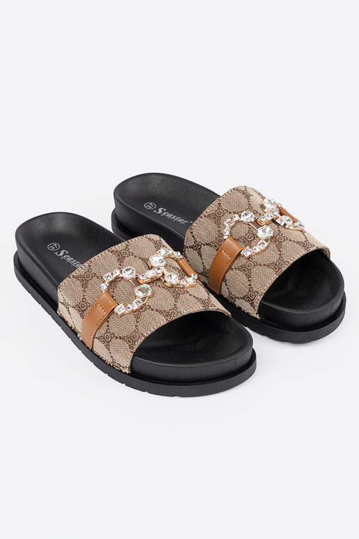 Must-pruunid värvi plätud ze zdobieniem Must-pruunid värvi plätud ze zdobieniem