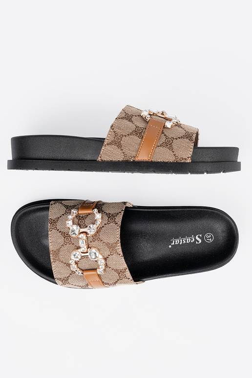 Must-pruunid värvi plätud ze zdobieniem Must-pruunid värvi plätud ze zdobieniem