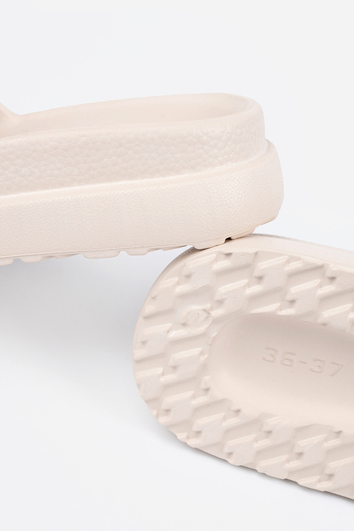 Sussid naiste omad platvormiga...