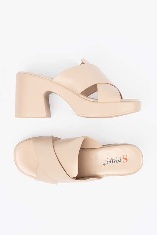 beeži värvi plätud kõrge kontsaga