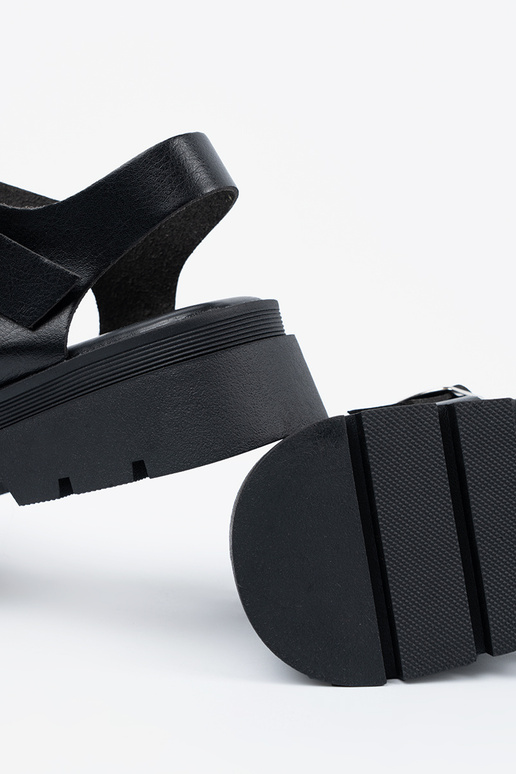 Mustad naiste sandaalid platvormiga