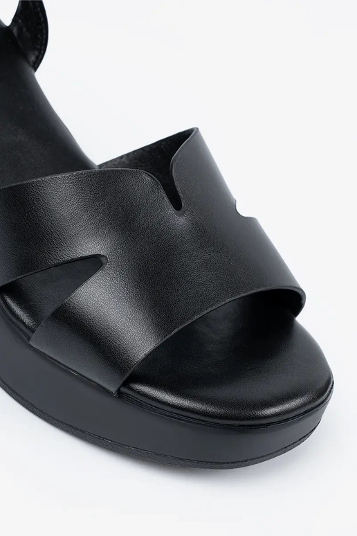 Mustad sandaalid kontsaga Mustad sandaalid kontsaga