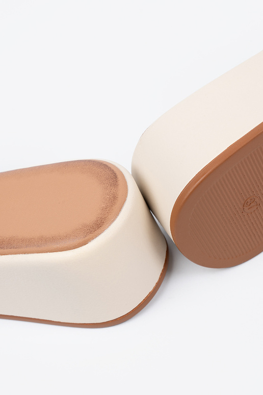 Erksat küpsisevärvi naiste sandaled...