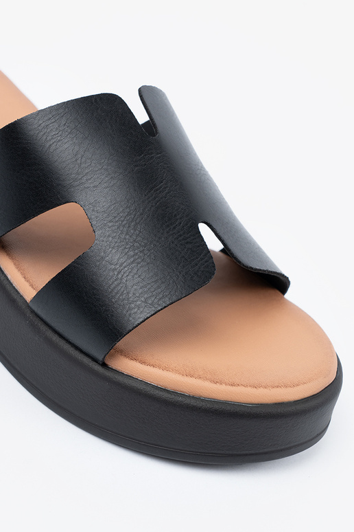 Mustad naiste plätud platvormiga Mustad naiste plätud platvormiga