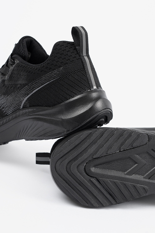 Mustad spordijalatsid