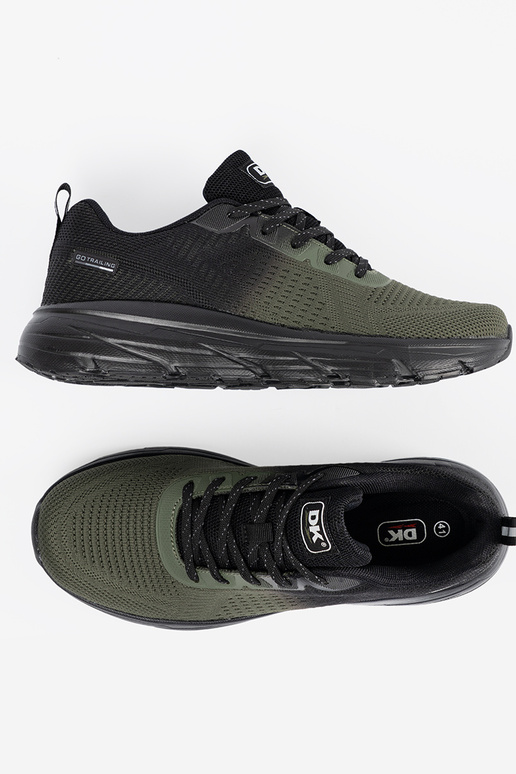 Tumedad rohelised meeste spordijalatsid