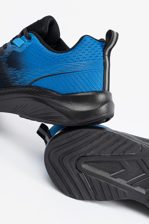 Mustad spordijalatsid punaste...