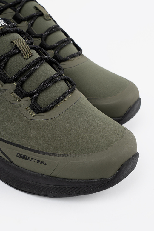 Mustad hallide detailidega jalatsid DK