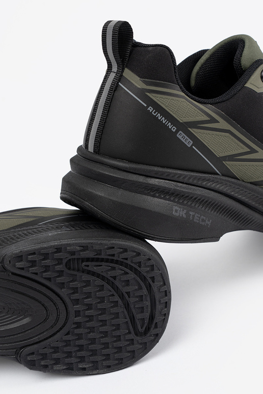 Mustad hallide detailidega jalatsid DK