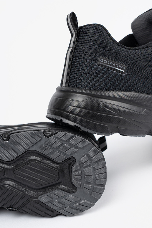 Mustad roheliste detailidega meeste...