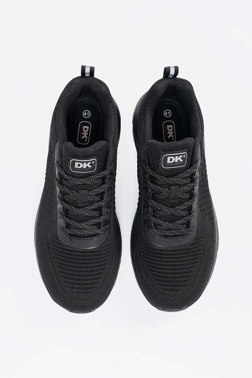 Klassikalised mustad naiste poolsaapad