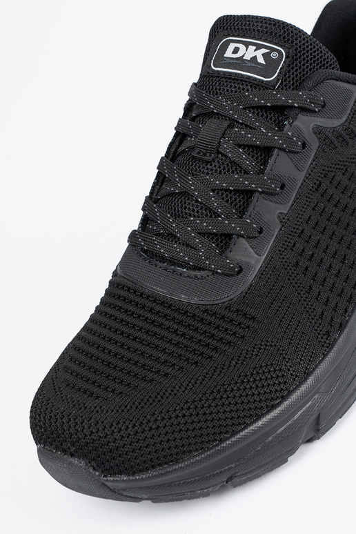 Klassikalised mustad naiste poolsaapad