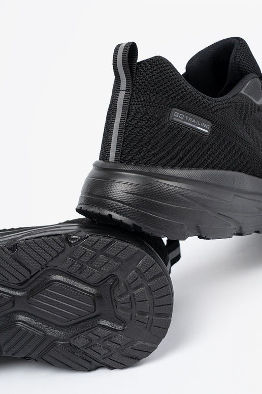 Klassikalised mustad naiste poolsaapad