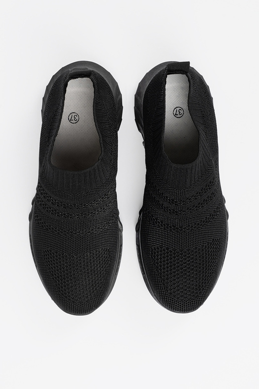 Mustade naiste spordijalatsid...