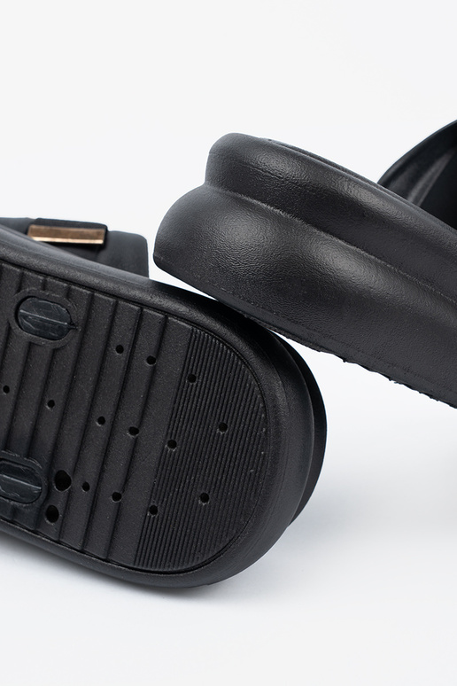 Kullaga kaunistatud platvormi sussid