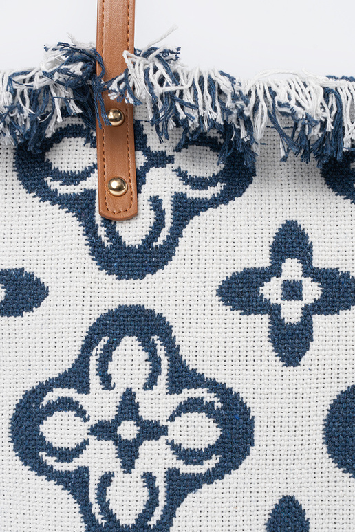 Rannakott, millel on nööbid