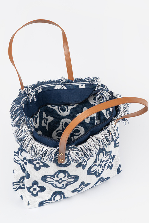 Rannakott, millel on nööbid