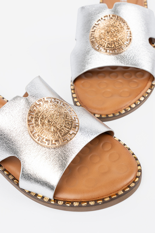 Sussid hõbedane kuldse kaunistusega