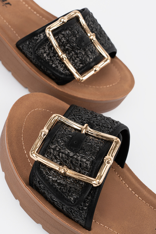 Mustad sussid kuldse klambriga