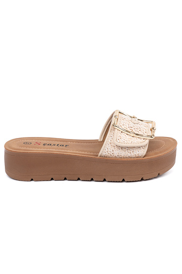 Kullaga kaunistatud sussid