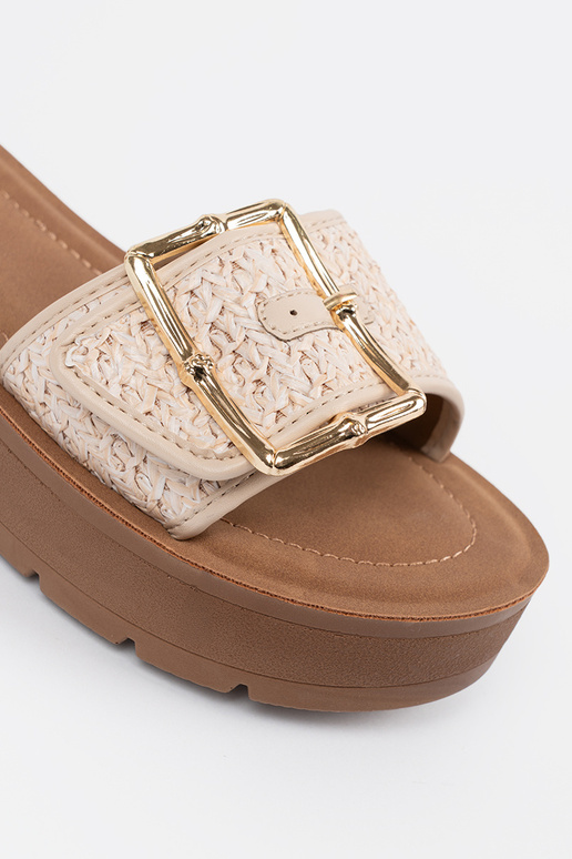 Kullaga kaunistatud sussid