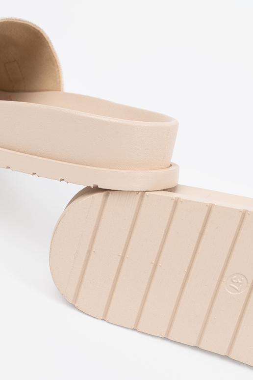 Elevandiluu värvi plätud ze zdobieniem