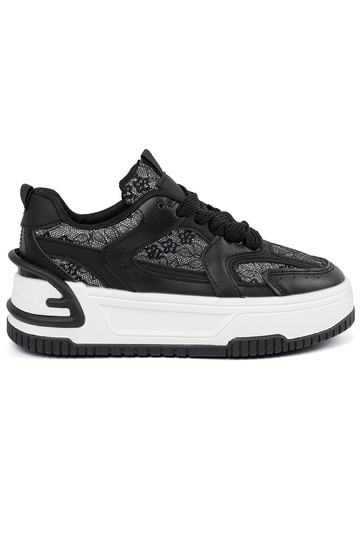 Must-valged naiste vabaaja...