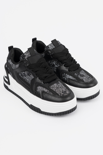 Must-valged naiste vabaaja... 2