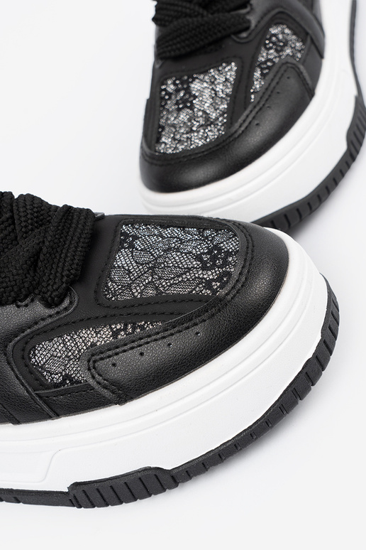 Must-valged naiste vabaaja kingad...