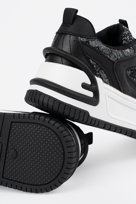 Must-valged naiste vabaaja kingad...