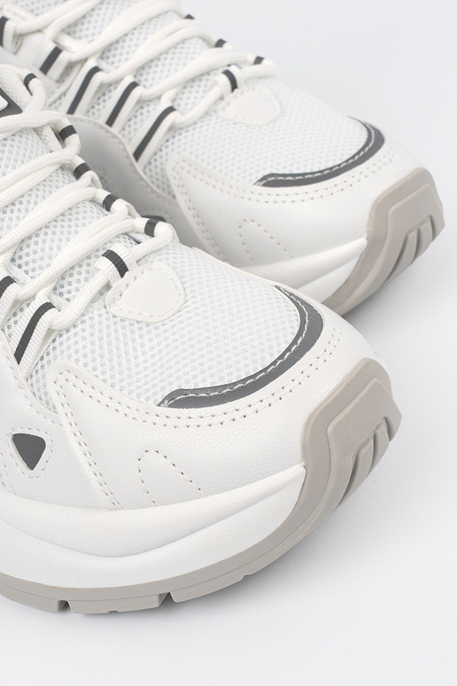 Valged naiste kingad platvormiga