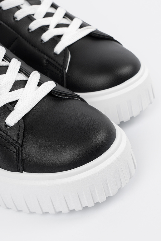 Mustad naiste sportlikud kingad...