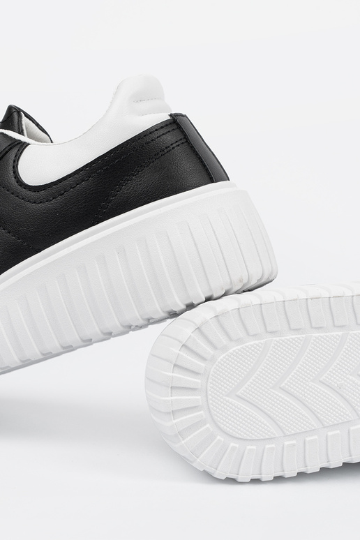 Mustad naiste sportlikud kingad...