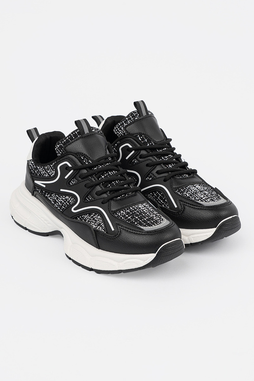 Mustad spordistiilis jalatsid...