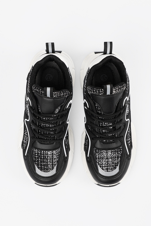 Mustad spordistiilis jalatsid...